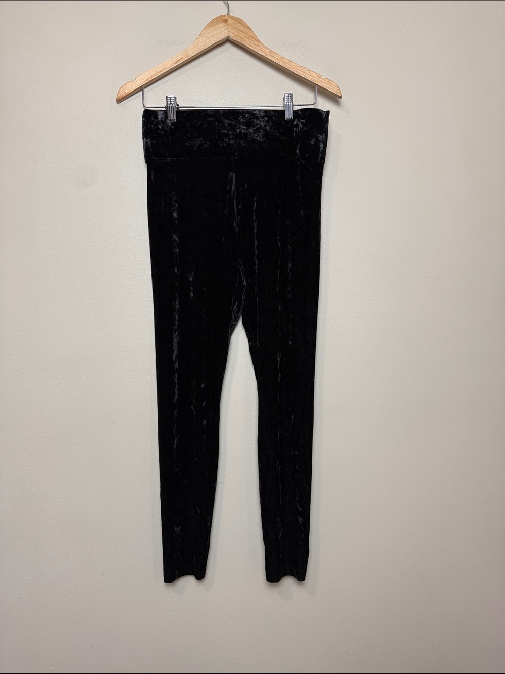 Lou & Grey Black Velvet Leggings size M